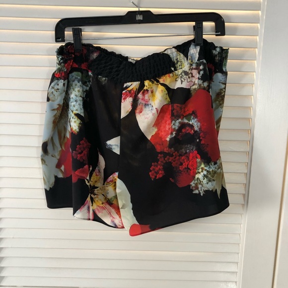 Alice + Olivia Floral Shorts - Picture 2 of 6